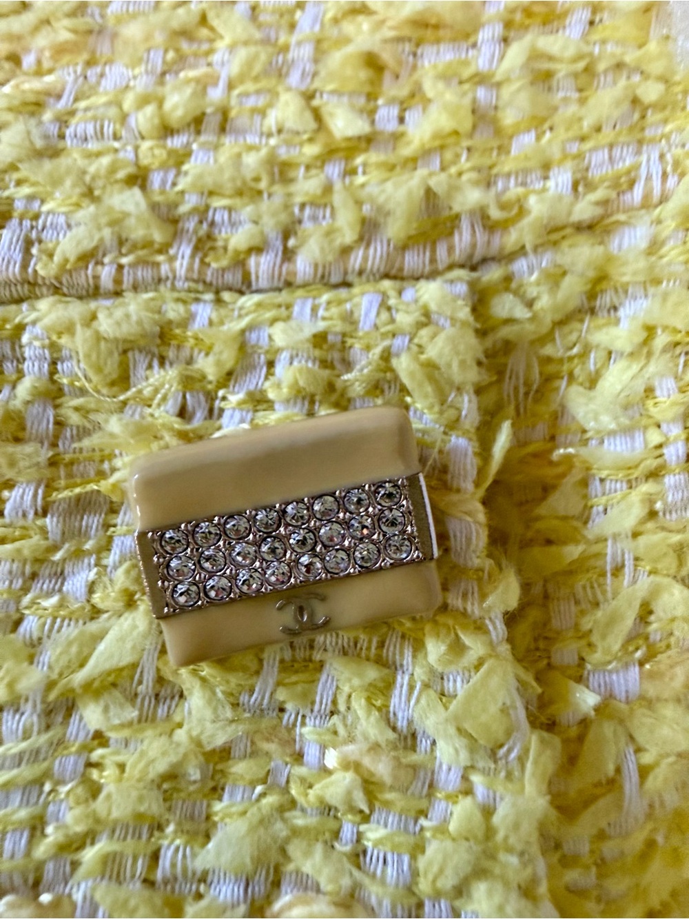 CHANEL Spring 2011 Yellow Boucle’ Tweed Skirt Suit - Picture 11 of 12